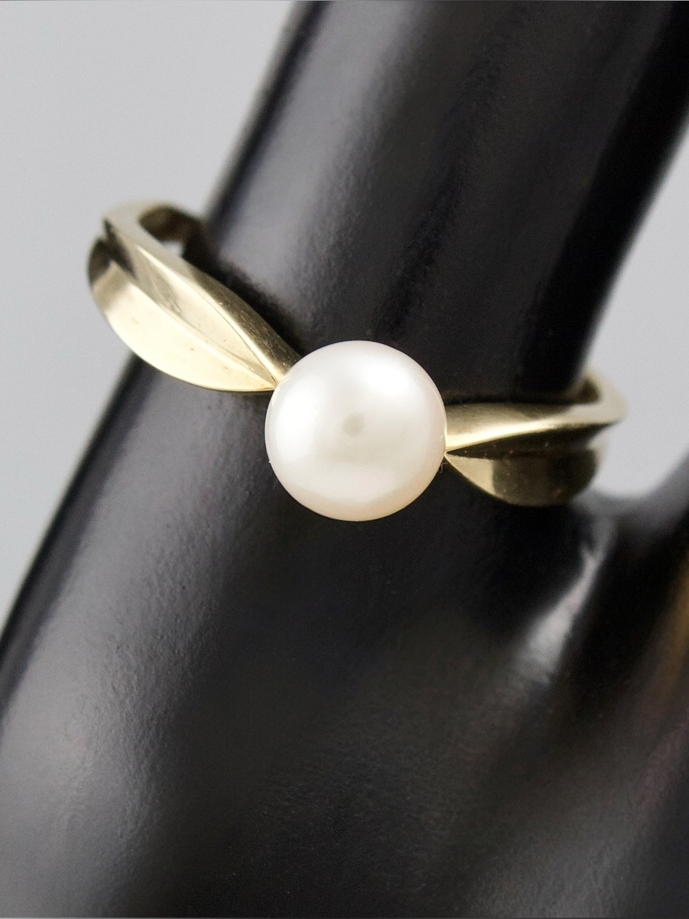 Vintage 10K Yellow Gold Genuine Pearl Solitaire Ring Size 8